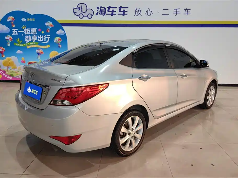 Hyundai Verna 2014 1.4L Manual Top TOP фото 3