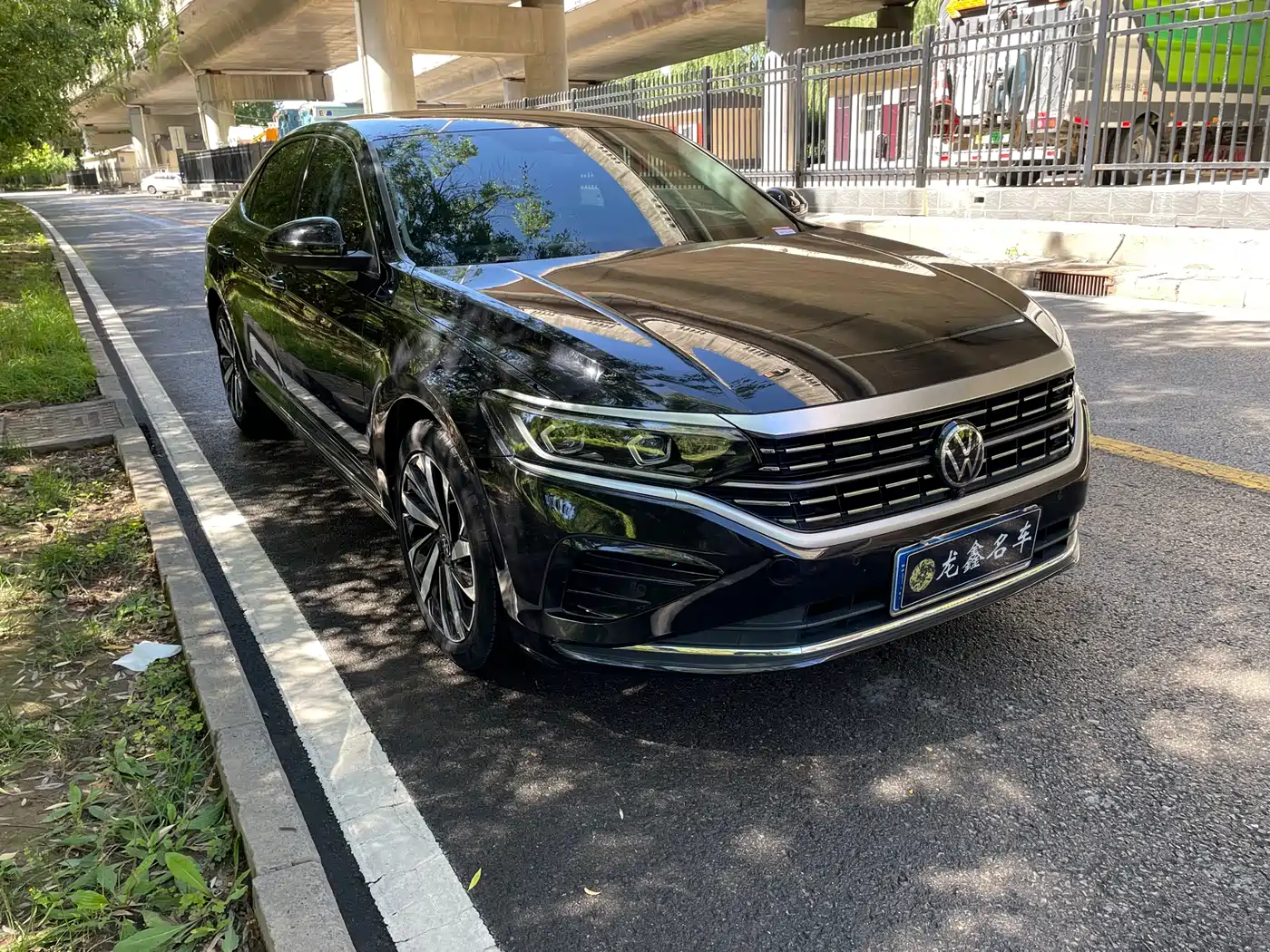 Volkswagen Passat 2023 Facelift 330TSI Luxury Edition фото 3