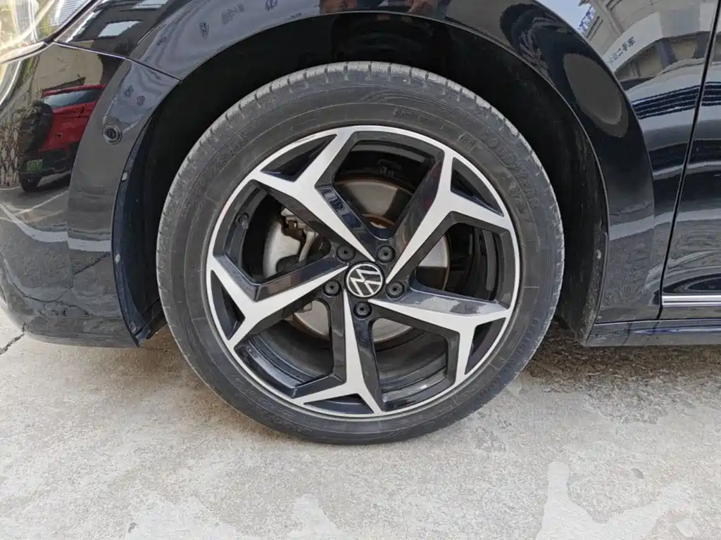 Photo 23 - Volkswagen Passat