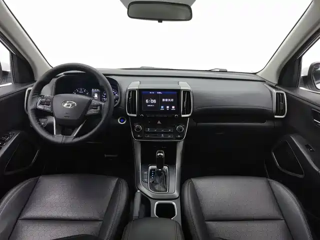 Hyundai Beijing Hyundai ix35 2018 2.0L Automatic 2WD Zhiyong·Enjoyment Edition — фото 5