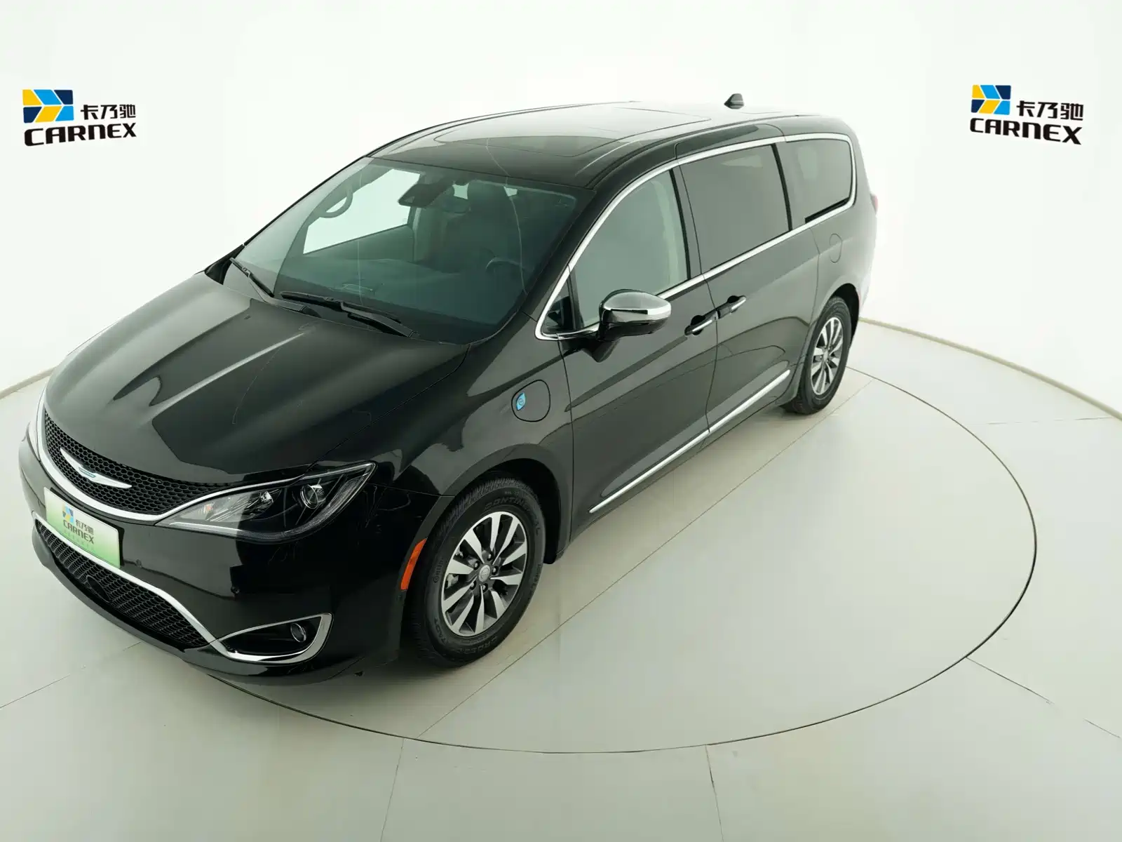 Фото 2 - Chrysler Pacifica PHEV