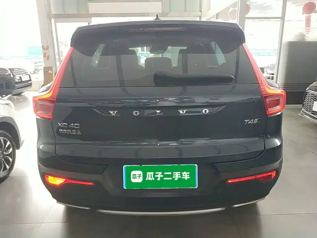 Фото 6 - Volvo XC40