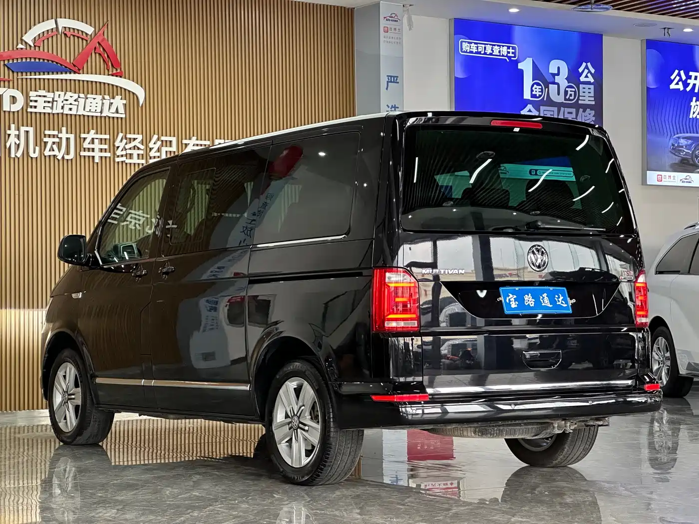 Volkswagen Multivan 2017 2.0TSI AWD Premium Edition 7-Seater фото 4