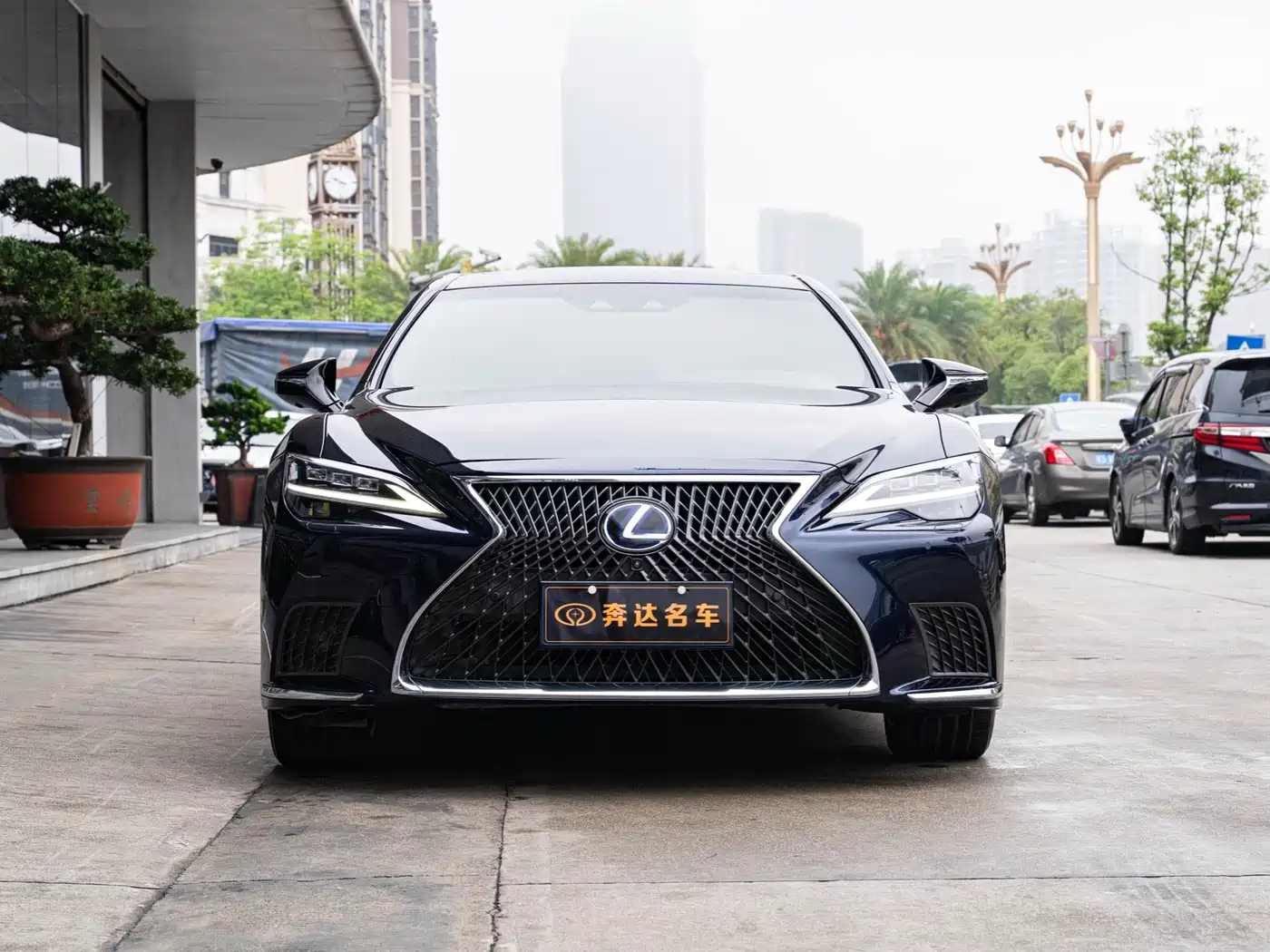 Lexus LS 2021 500h Executive Edition фото 2