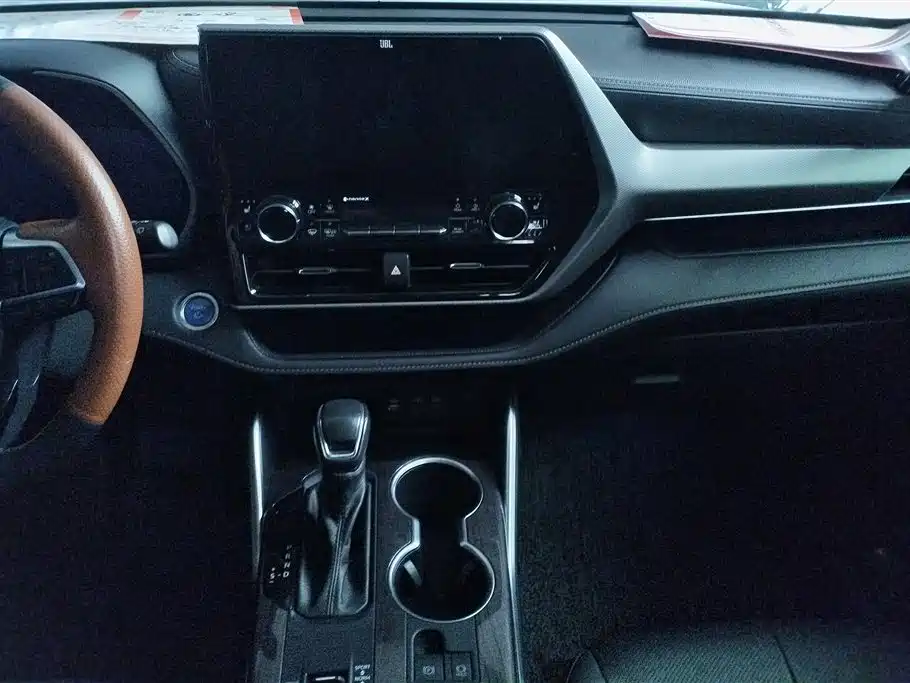 Toyota Highlander 2023 2.5L Smart Hybrid Dual Engine AWD Ultimate 7-Seater фото 13