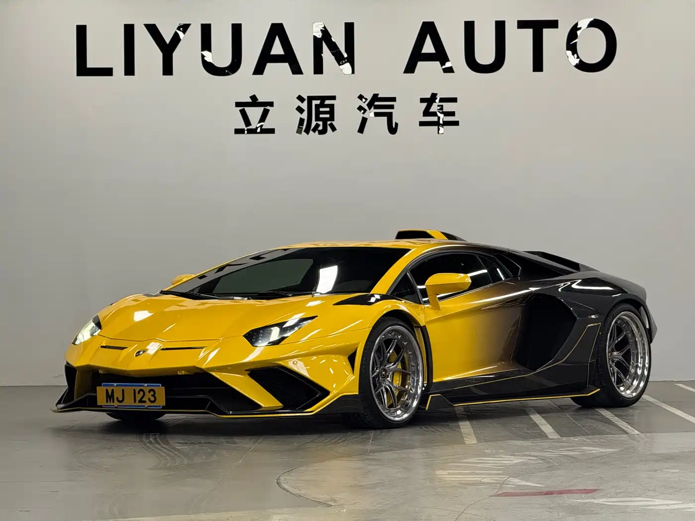 Lamborghini Aventador 2011 LP 700-4 фото 3