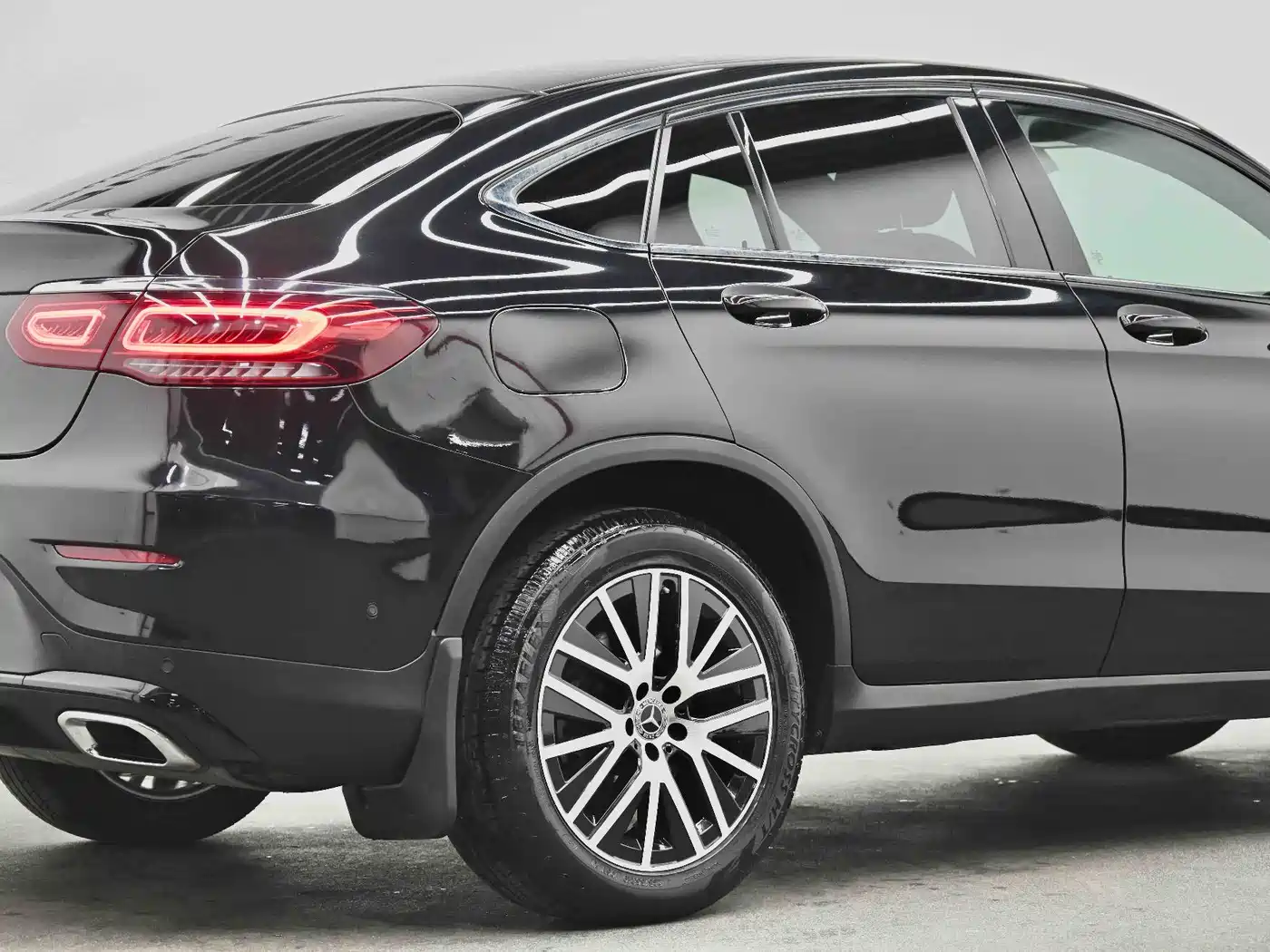 Mercedes-Benz GLC Coupe 2023 Model GLC 260 4MATIC Coupe SUV фото 7