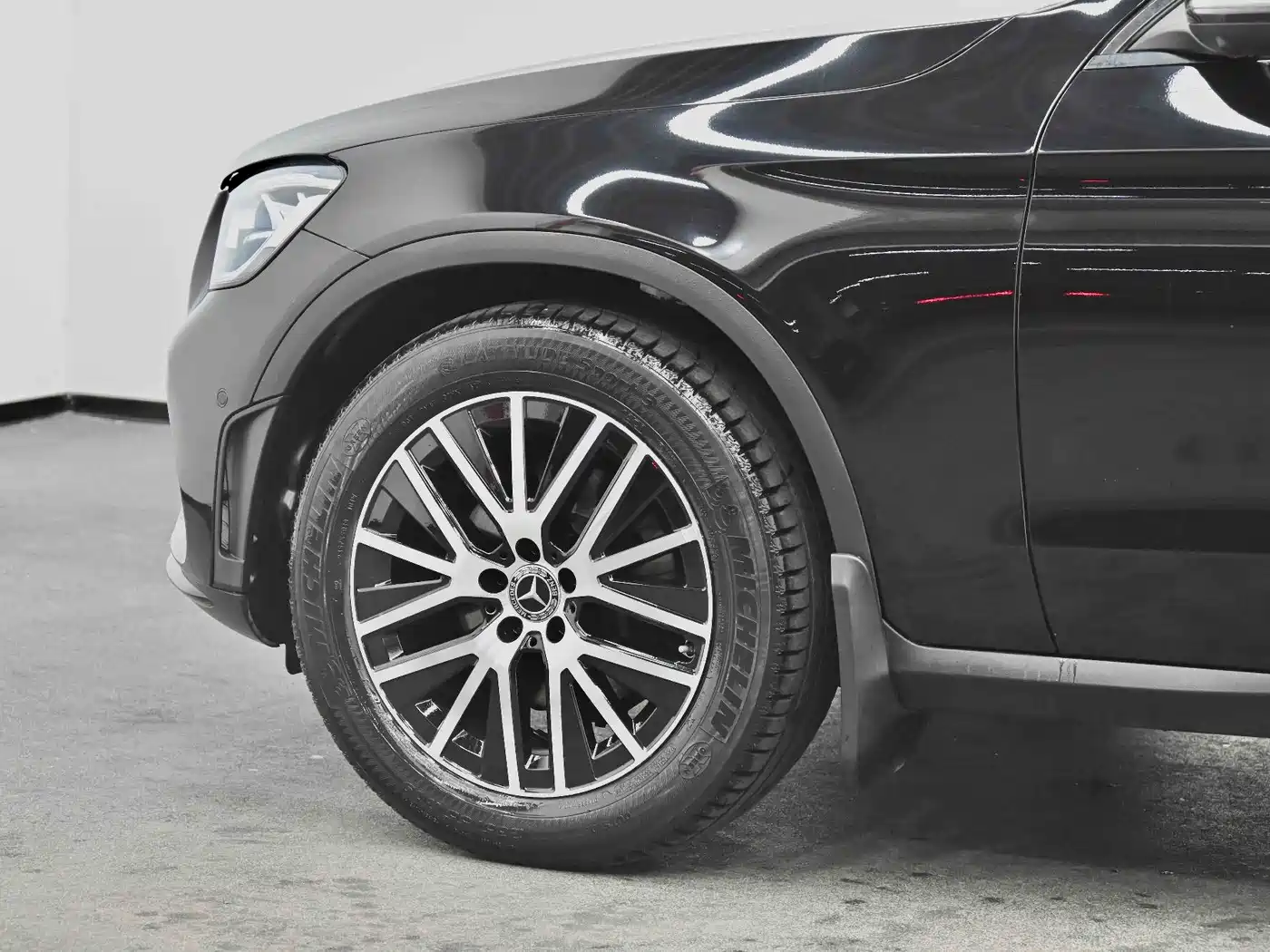 Mercedes-Benz GLC Coupe 2023 Model GLC 260 4MATIC Coupe SUV фото 20