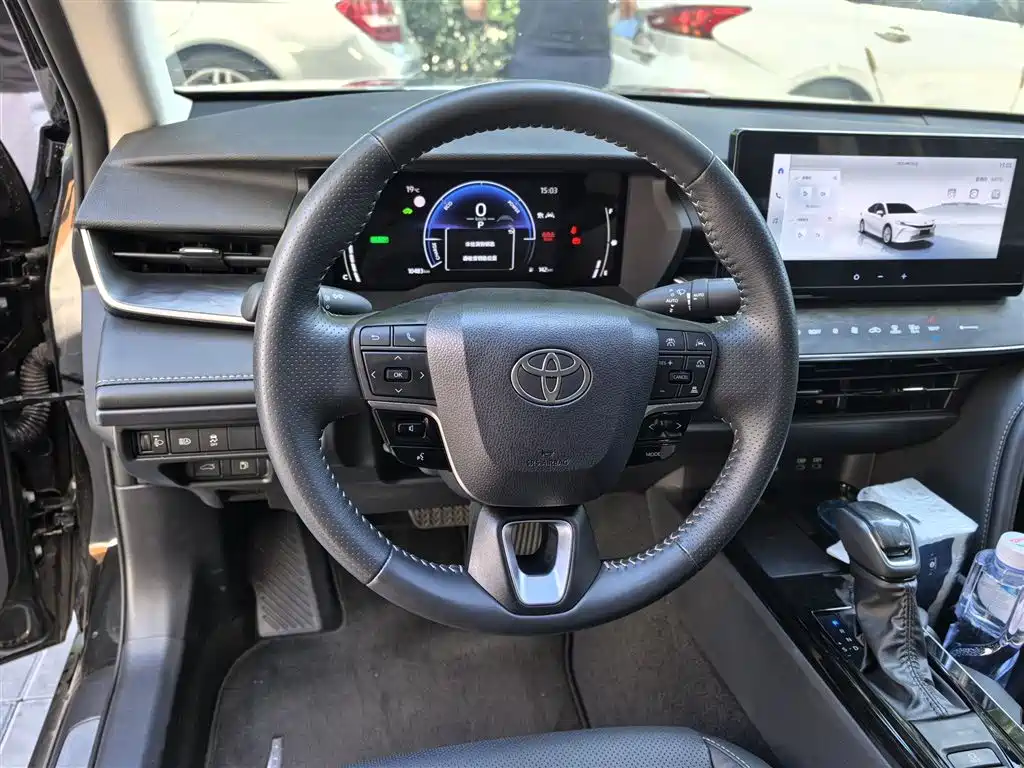 Toyota Camry 2024 Hybrid 2.0HGVP Luxury Edition фото 4