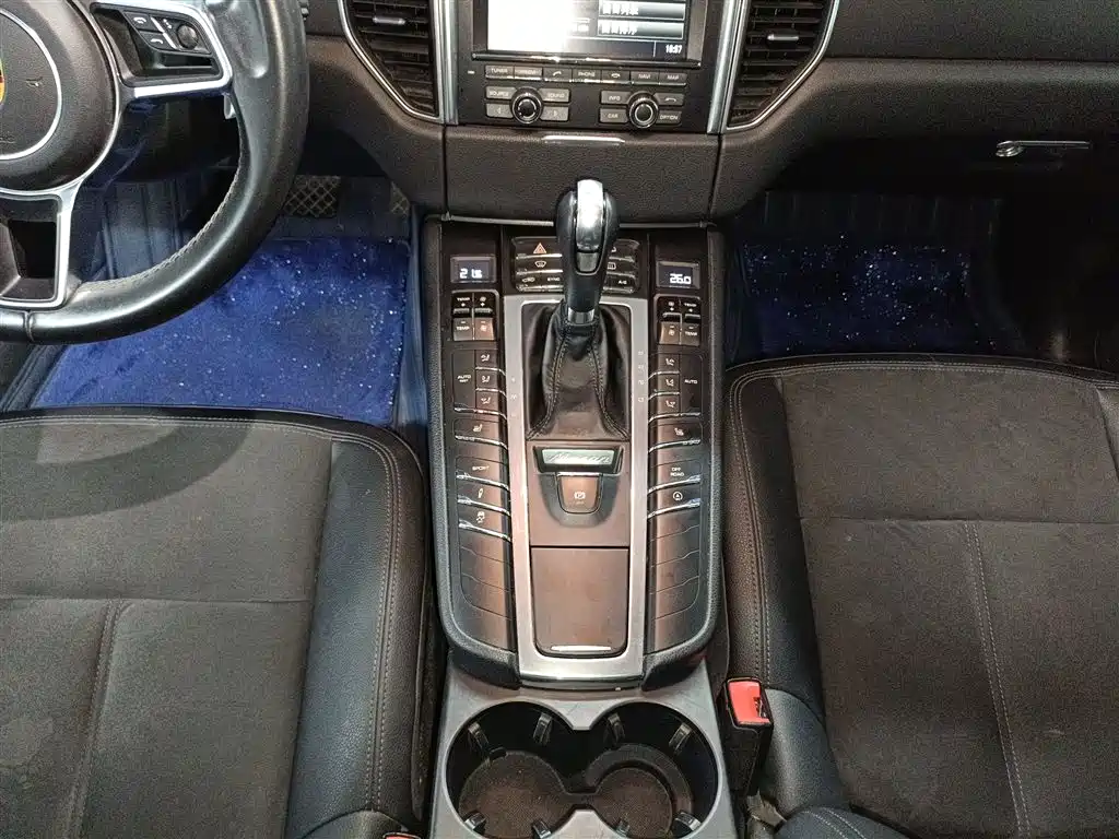 Porsche Macan 2016 Macan 2.0T фото 14