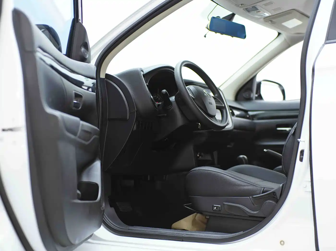 Mitsubishi Outlander 2021 Facelift 2.0L 2WD Comfort Edition 5-Seater фото 17