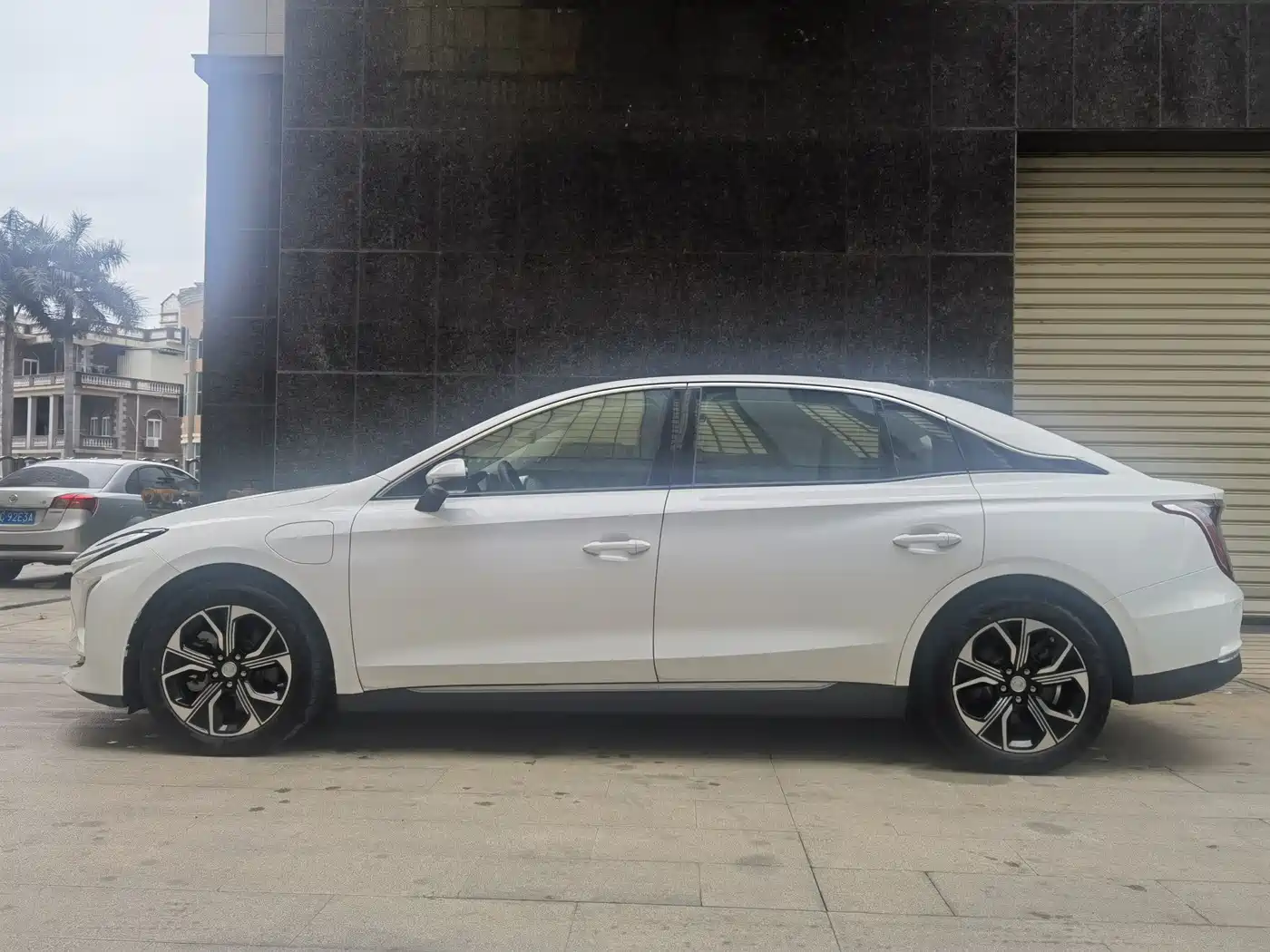 Hongqi E-QM5 2021 Ride-hailing Charging Basic Edition 4-seater фото 4