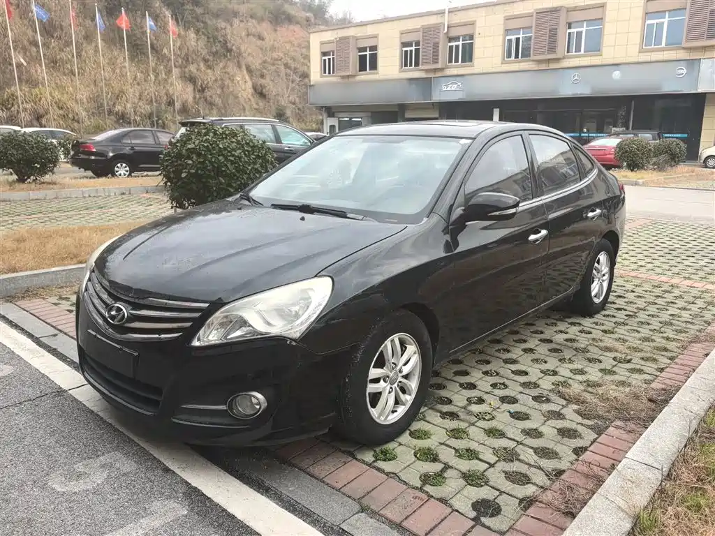 Hyundai Elantra 2015 1.6L Automatic Luxury фото 2