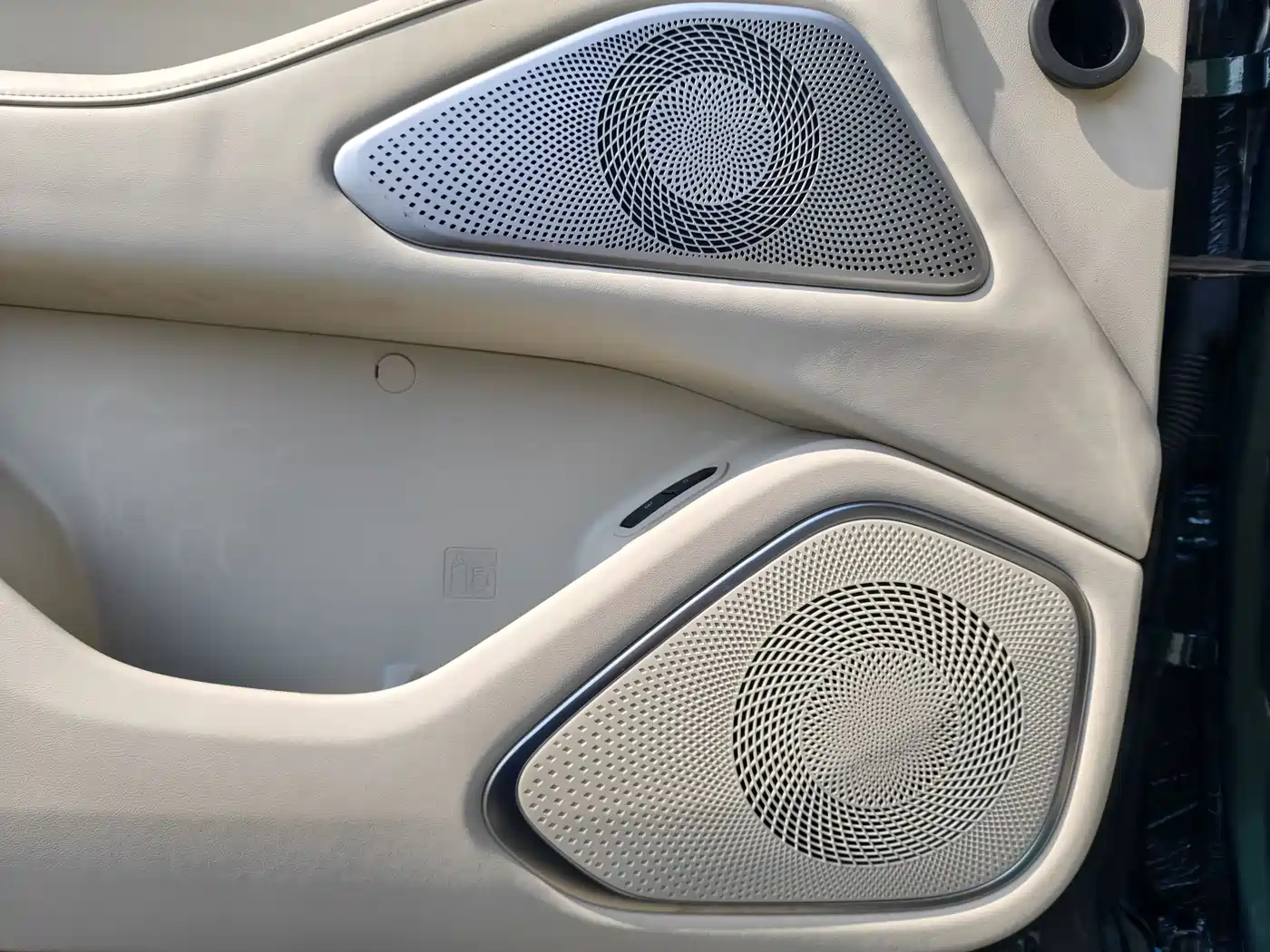 WEI PAI WEI BRAND BLUE MOUNTAIN