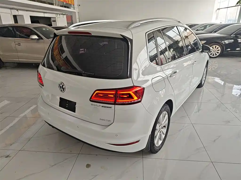 Volkswagen Golf Sportsvan 2016 230TSI Automatic Progressive фото 5