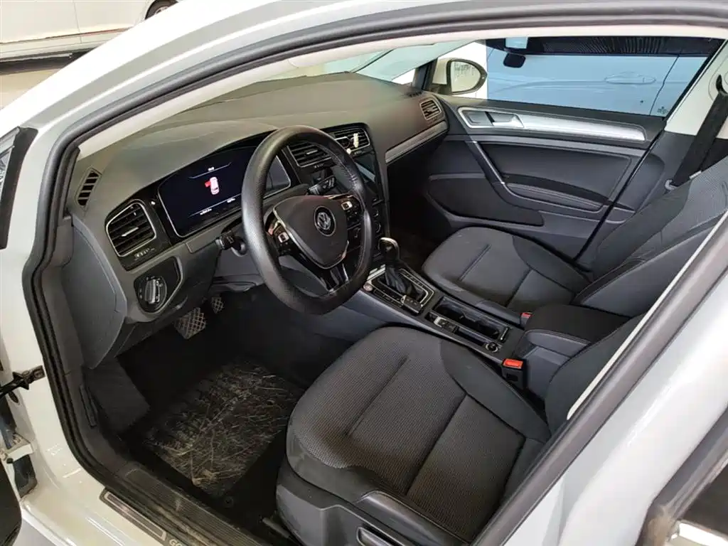 Volkswagen Golf 2020 Beloved Edition 280TSI DSG Comfort фото 16