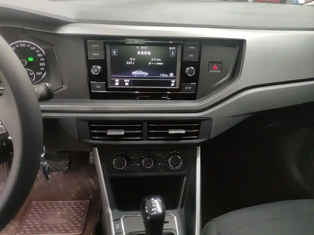VOLKSWAGEN POLO