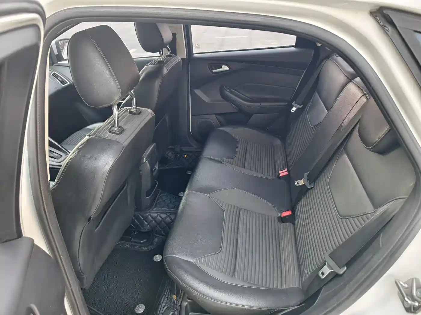 FORD FOX
