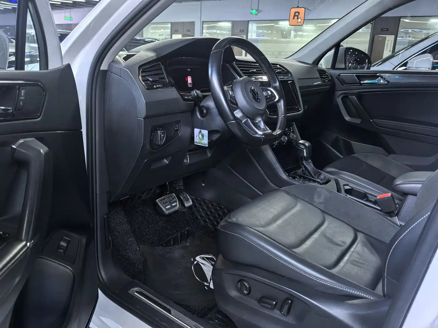 Volkswagen Tiguan L 2021 330TSI Automatic 2WD R-Line Premium фото 5