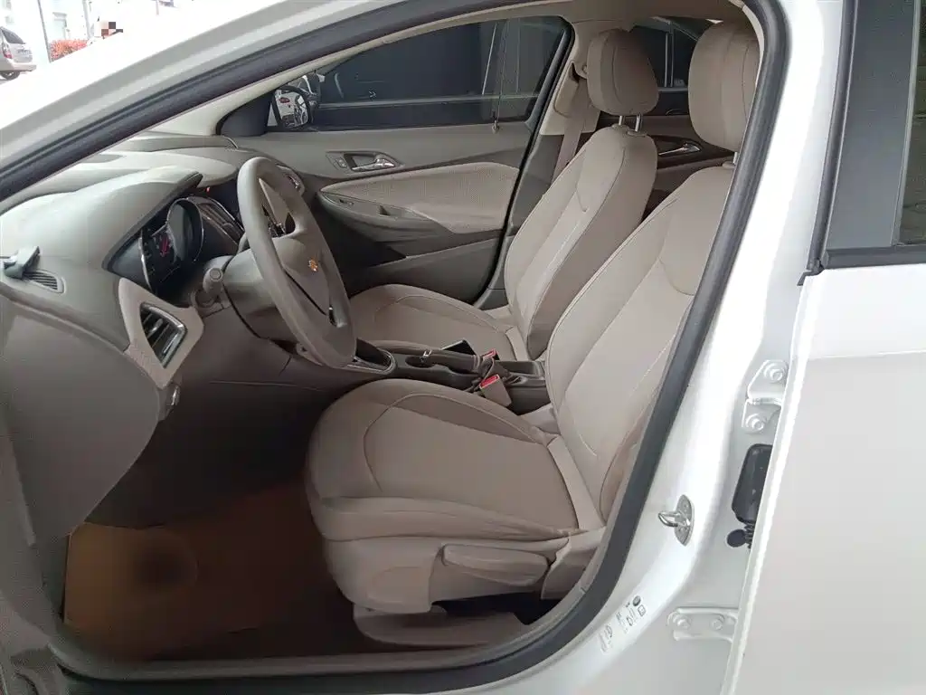 Chevrolet Cruze 2015 1.5L Automatic Fashion Navigation Edition фото 11