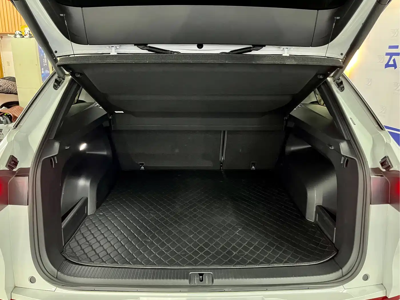Volkswagen Talagon 2023 380TSI 4WD R-Line Touring Edition фото 9