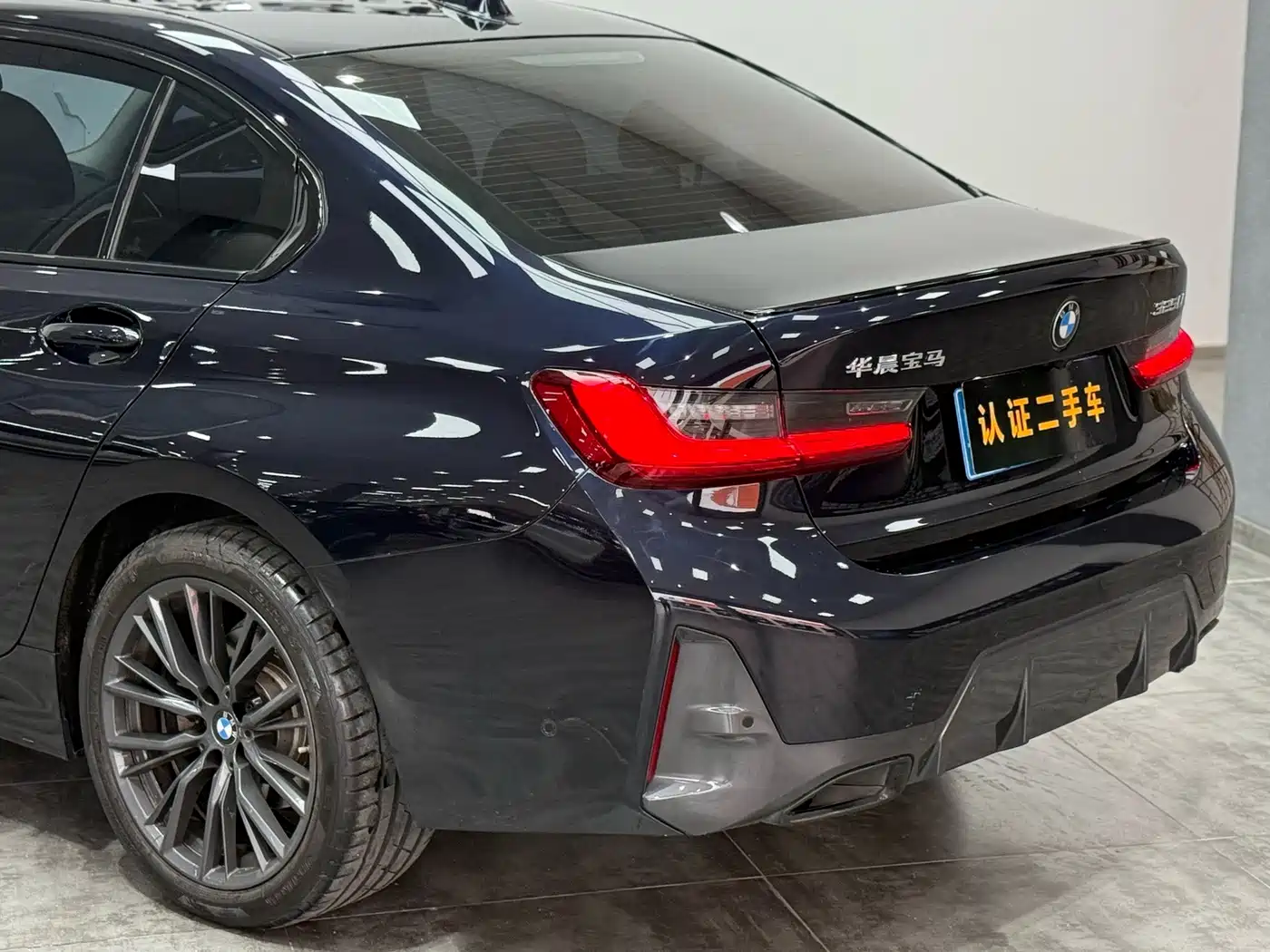 BMW 3 Series 2023 325Li M Sport Black Night Package фото 17