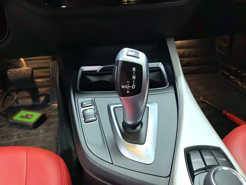 BMW 1 Series (Import) 2018 118i Leading фото 10