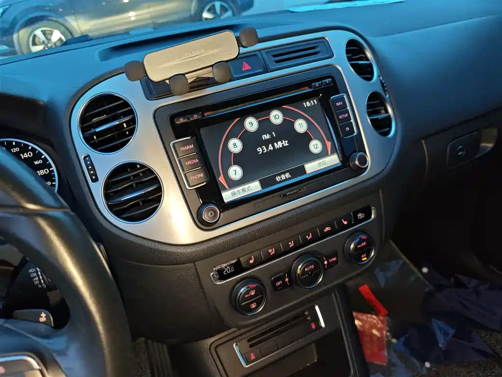 Volkswagen Tiguan 2015 1.8TSI Automatic 2WD Highline фото 13