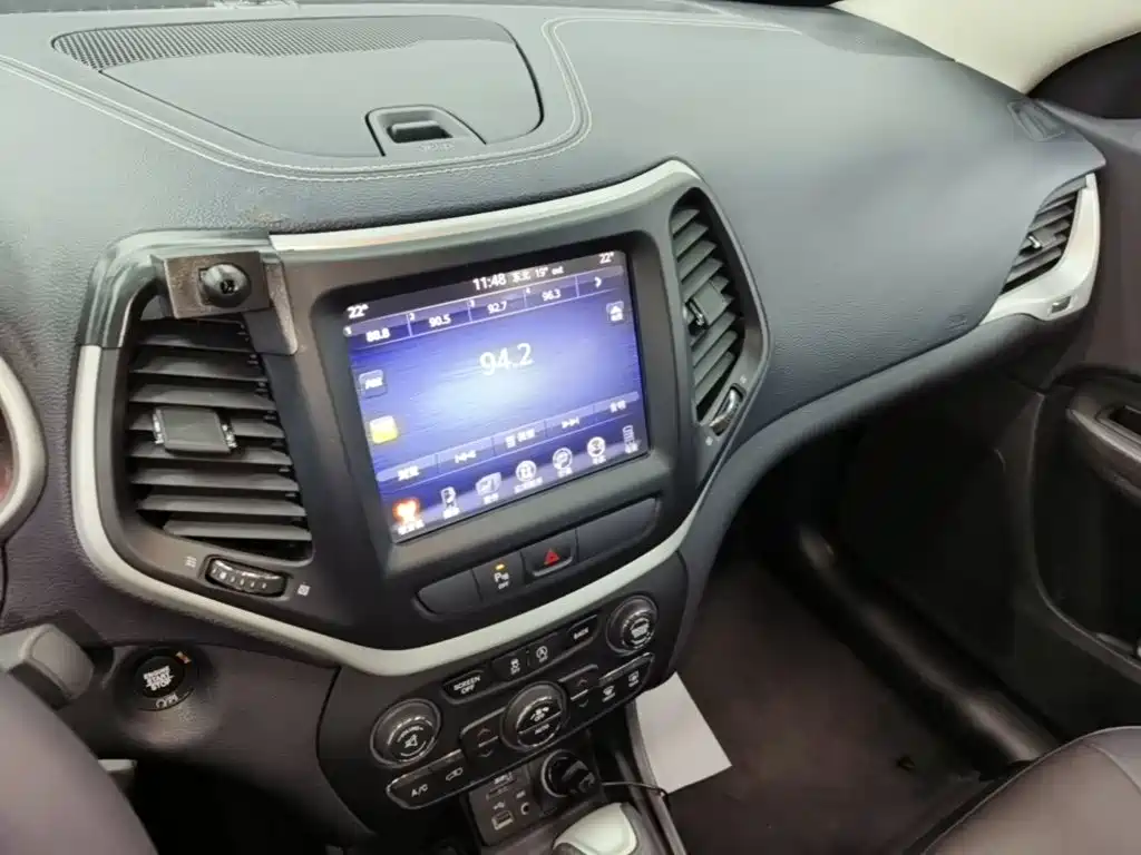 Photo 13 - Jeep Cherokee