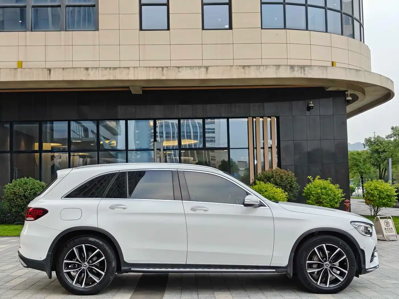 Mercedes-Benz GLC 2020 Facelift GLC 300 L 4MATIC Dynamic фото 5