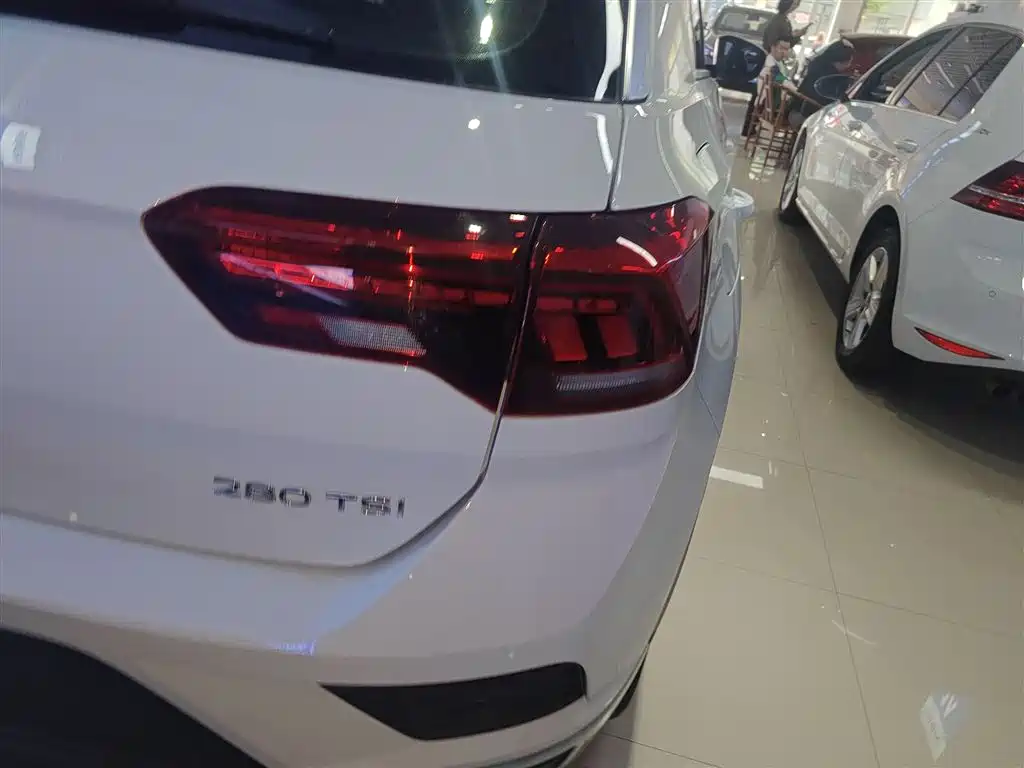 Volkswagen T-ROC 2022 280TSI DSG 2WD Comfort PLUS фото 8