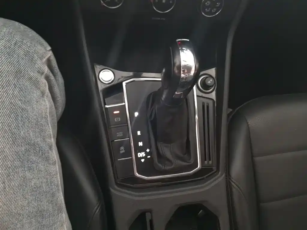 Volkswagen Lavida 2019 1.5L Automatic Comfort Edition China VI фото 14