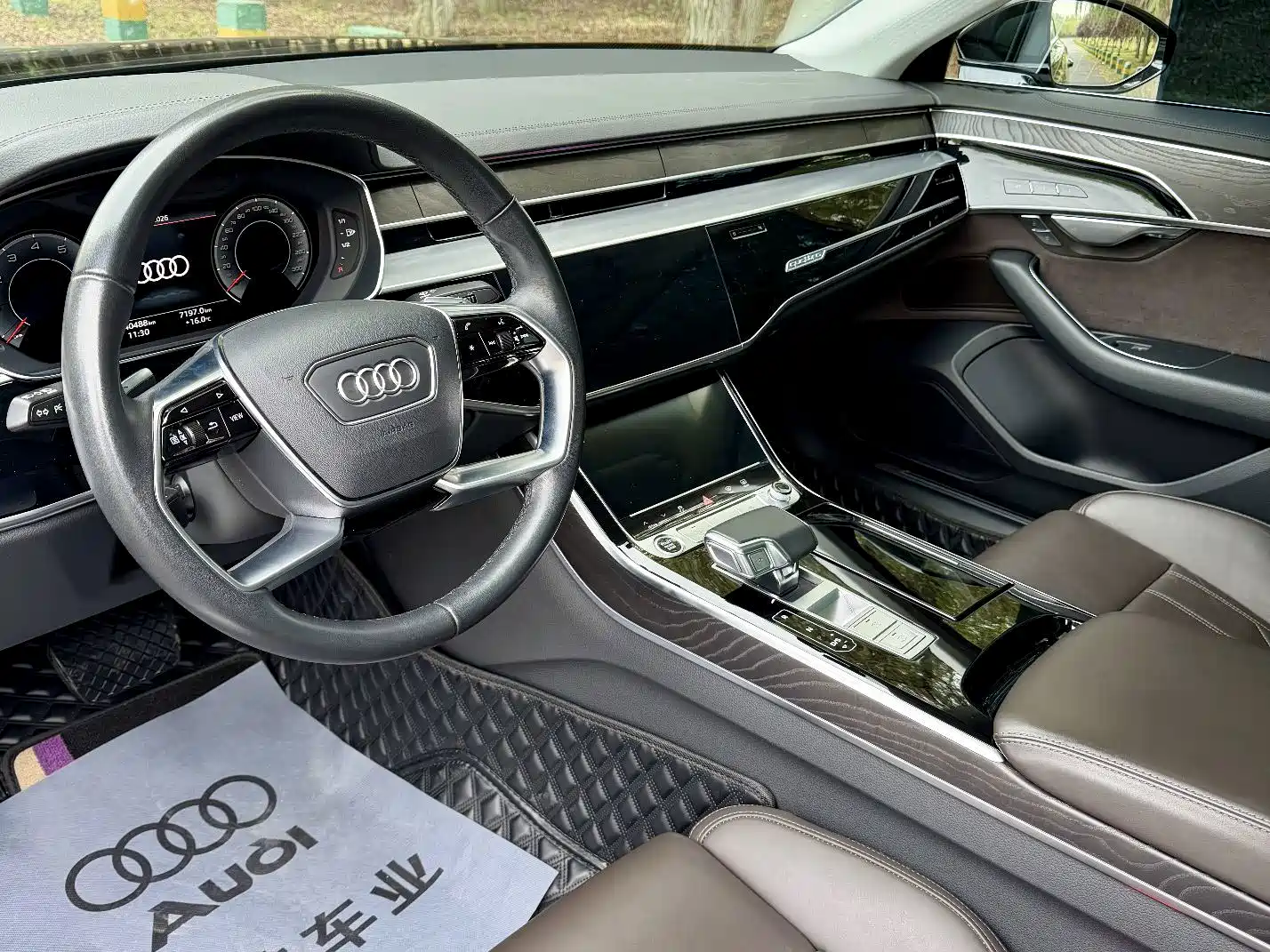 Фото 11 - Audi A8
