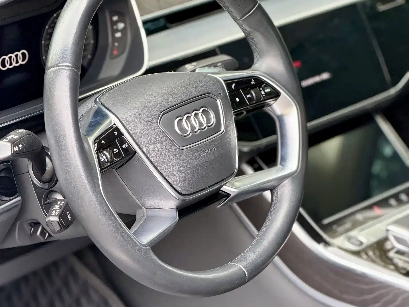 Фото 4 - Audi A8