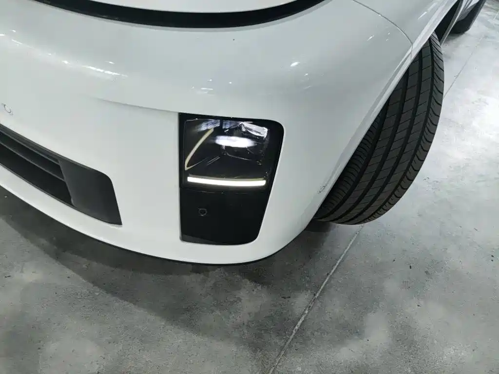 Li Auto i6 2026 2025 2WD Base Model