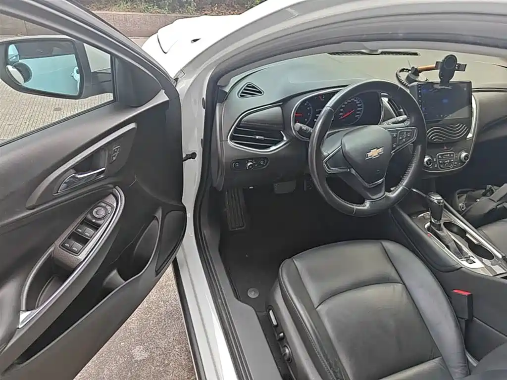 Chevrolet Malibu XL 2017 1.5T Auto Sport Edition фото 16