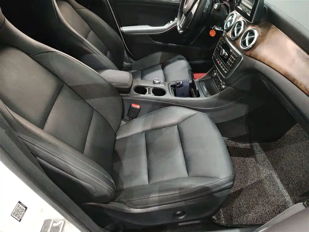 Mercedes-Benz GLA 2015 GLA 260 4MATIC Sport фото 20