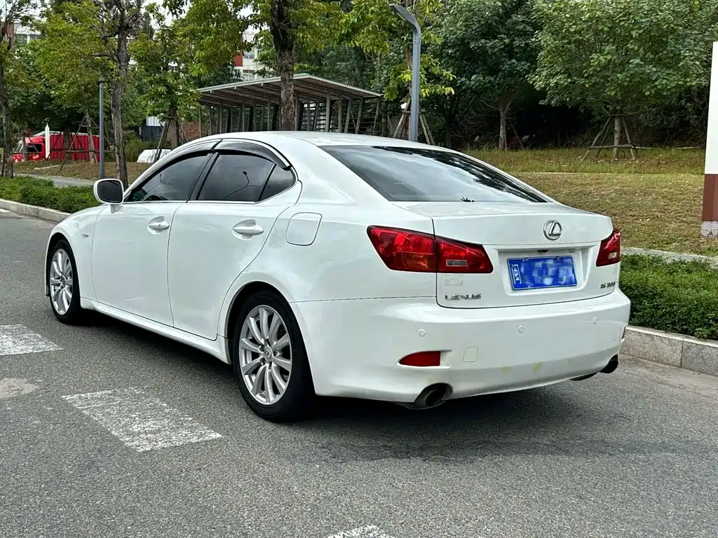 صورة 5 - Lexus IS