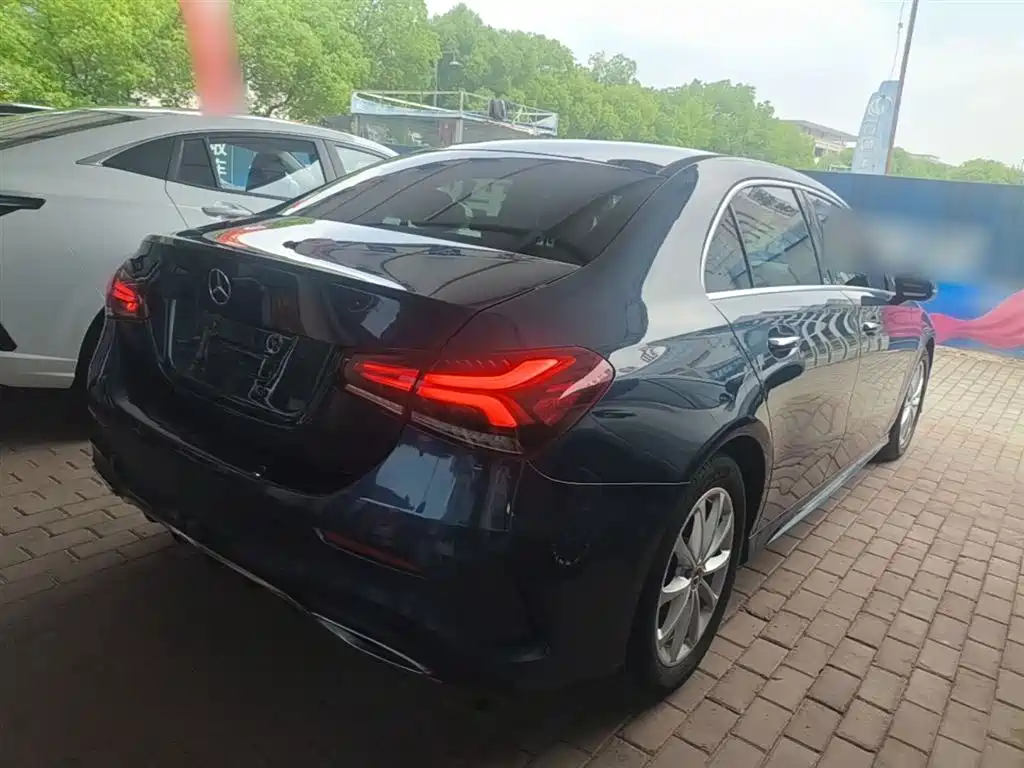 Mercedes-Benz A-Class 2019 A 200 L Sport Sedan фото 7
