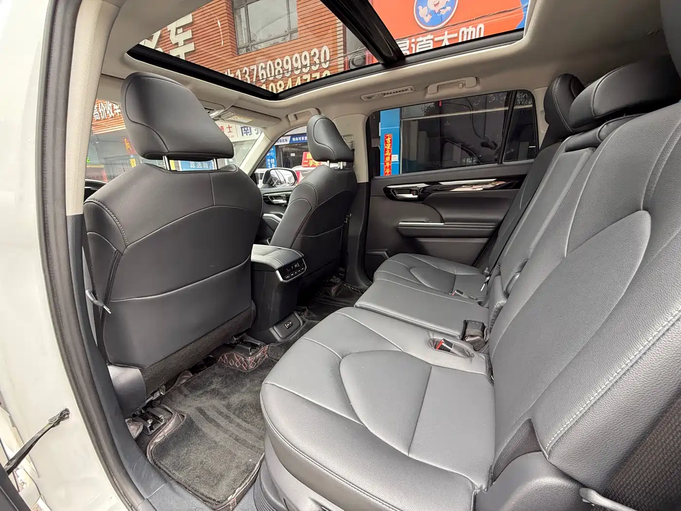 Toyota Highlander 2023 2.5L Smart Hybrid Dual Engine AWD Luxury 7-Seater фото 8