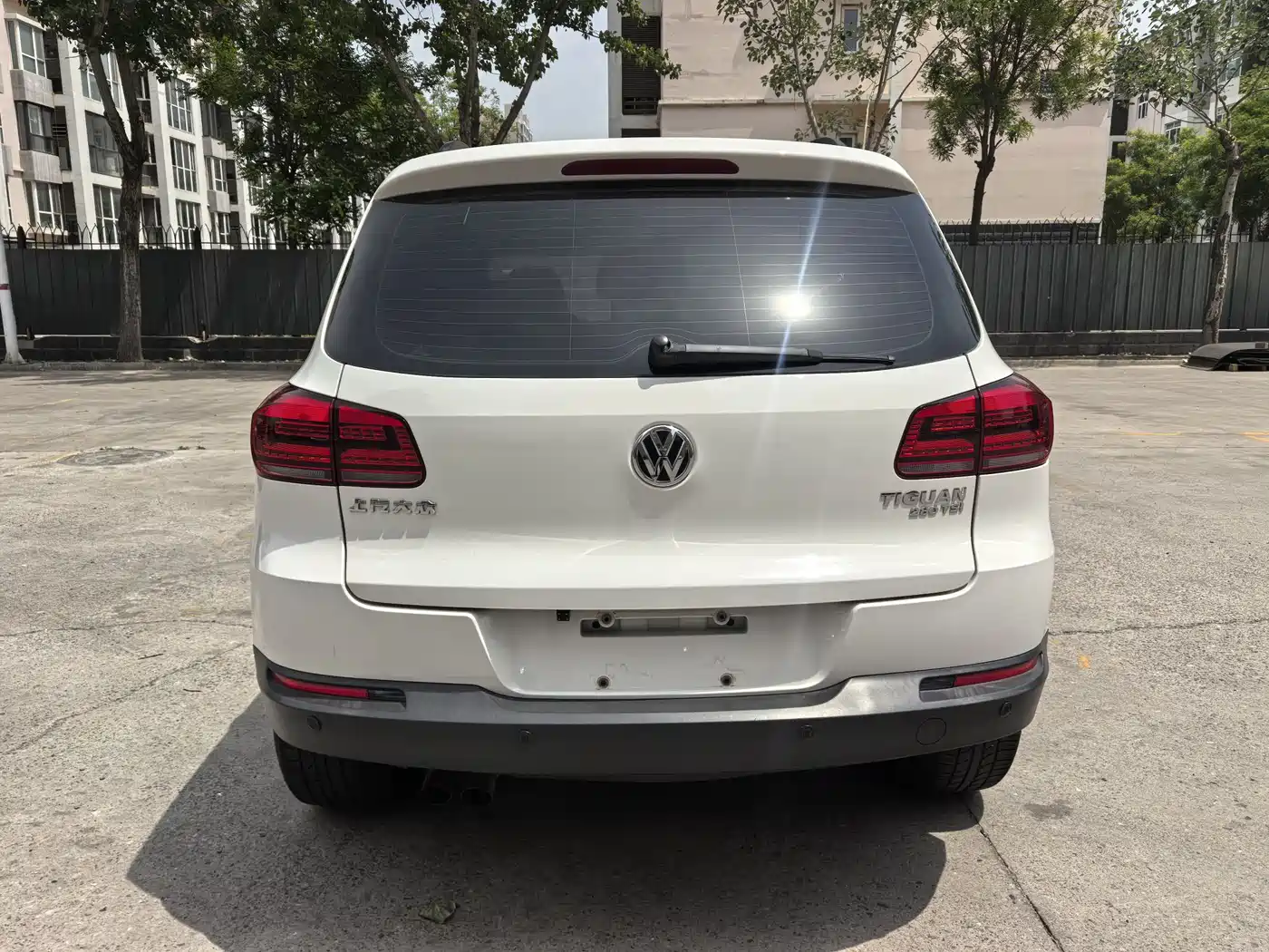 VOLKSWAGEN TIGUAN