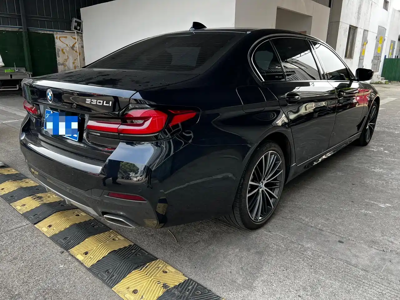 BMW 5 Series 2023 530Li Leading M Sport Package фото 17
