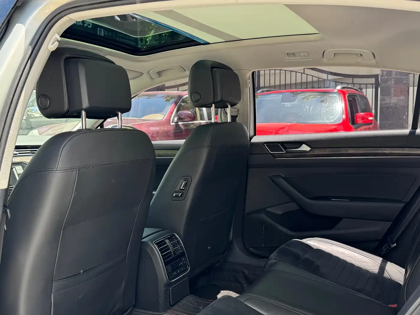 Volkswagen Magotan 2018 330TSI DSG Luxury фото 7