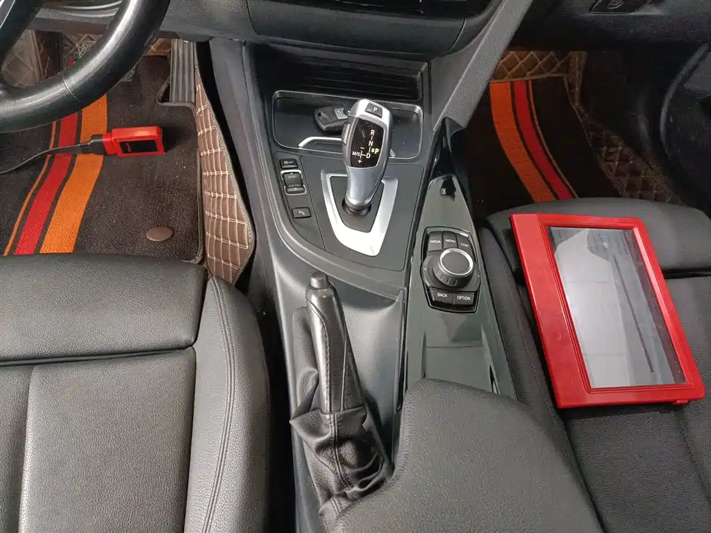 BMW 3 Series 2018 318Li фото 10