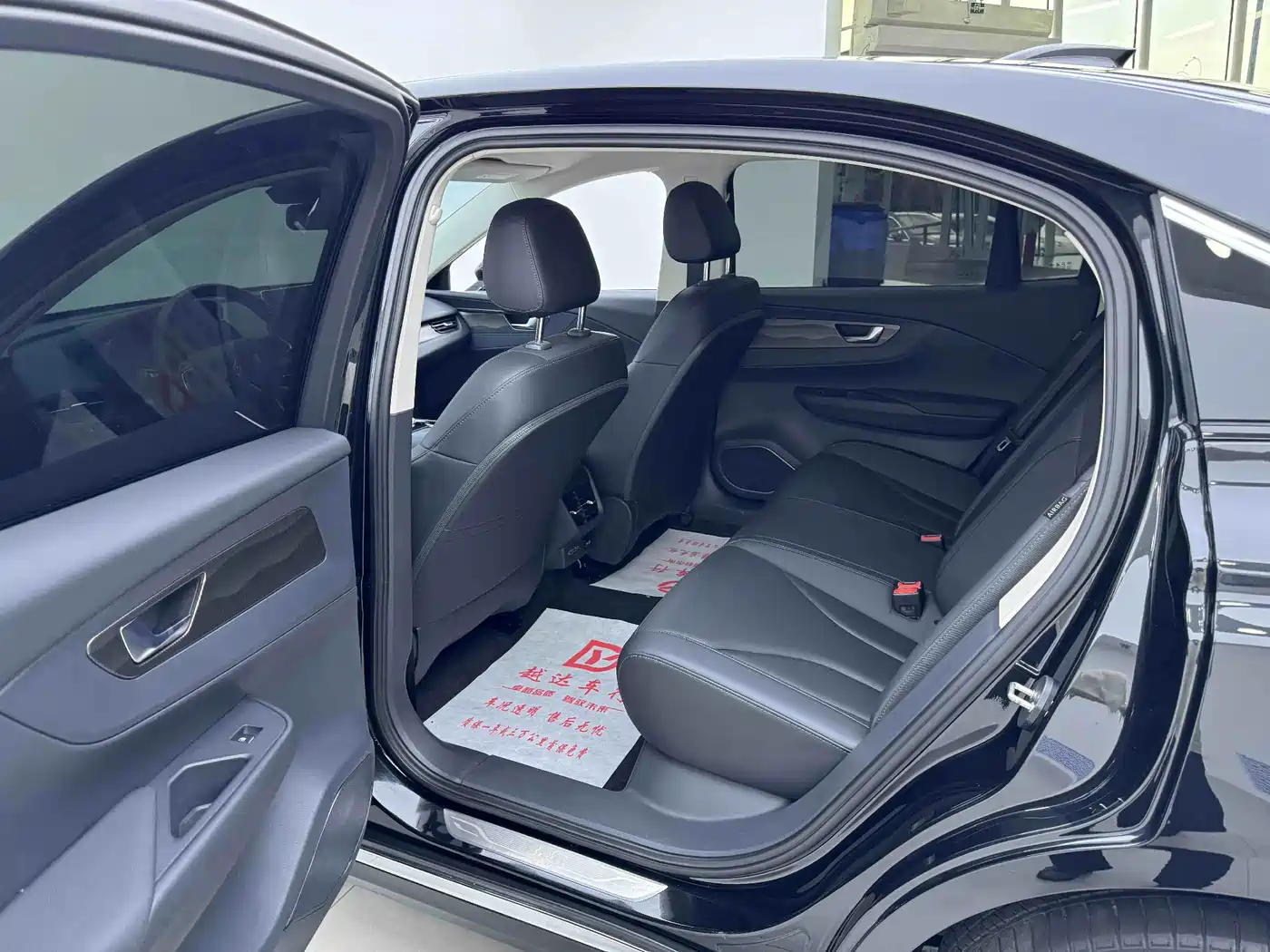 Hongqi E-QM5 2023 Facelift Basic Travel Edition фото 10