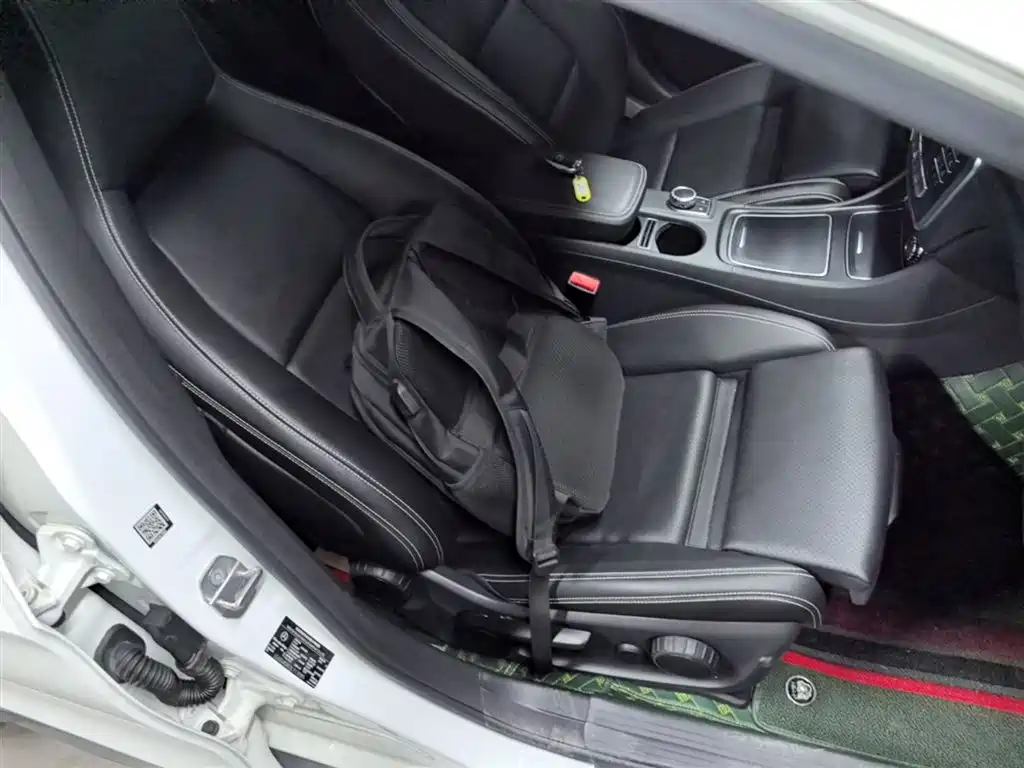 Mercedes-Benz GLA 2018 GLA 200 Dynamic фото 25
