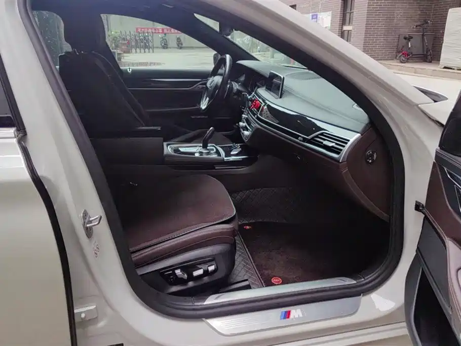 BMW 7 Series 2018 730Li Leading Type M Sport Package фото 8