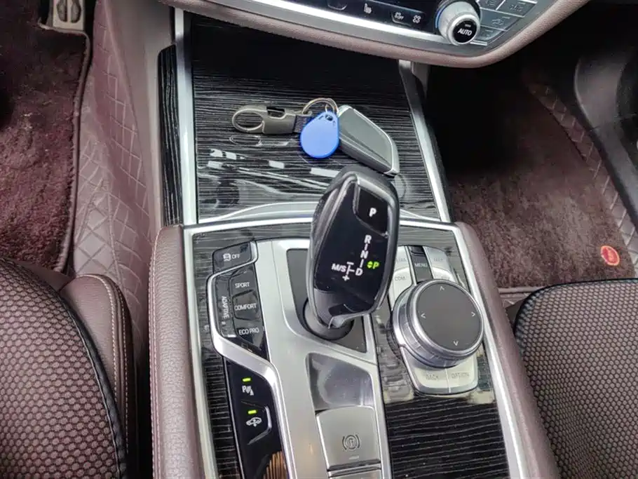 BMW 7 Series 2018 730Li Leading Type M Sport Package фото 16