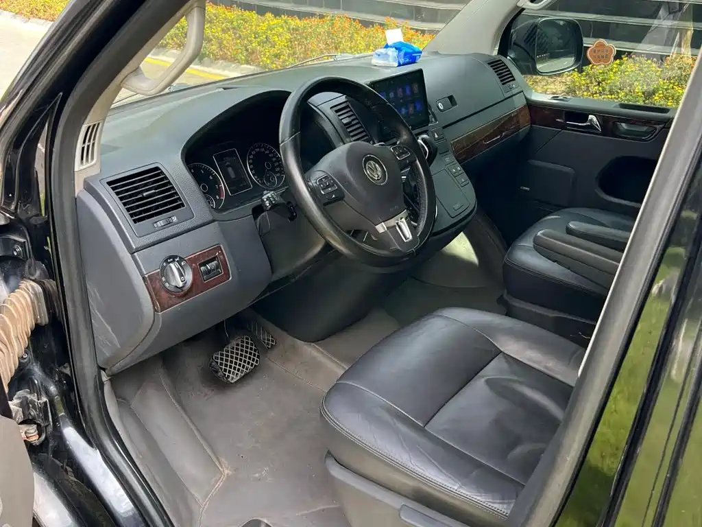 Photo 13 - Volkswagen Multivan
