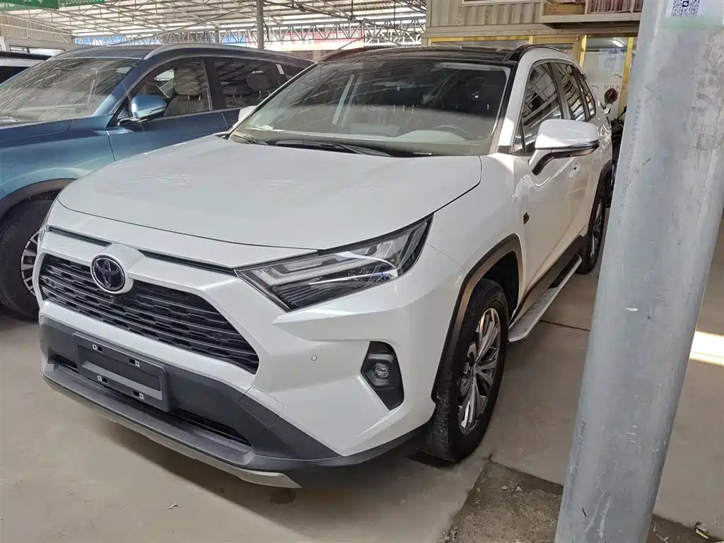 Toyota RAV4 Rongfang 2023 2.0L CVT 2WD 20th Anniversary Platinum Edition фото 2